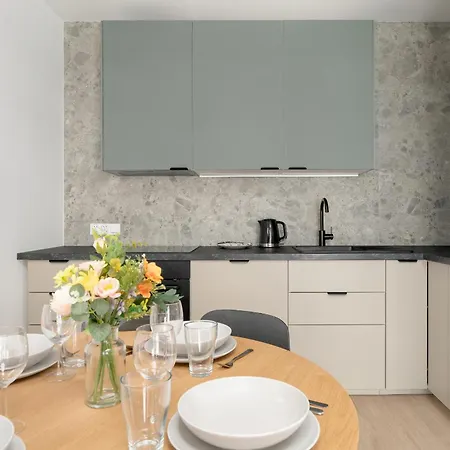 Apartment Nowoczesny Z Parkingiem I Klimatyzacja W Poznaniu By Renters *