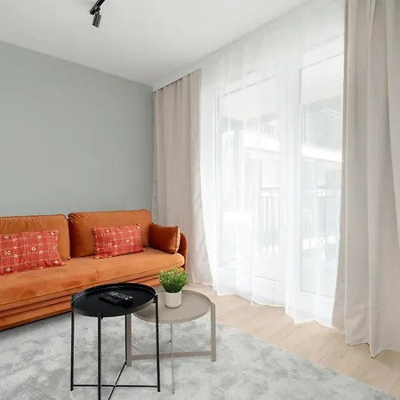 Apartment Nowoczesny Z Parkingiem I Klimatyzacja W Poznaniu By Renters *